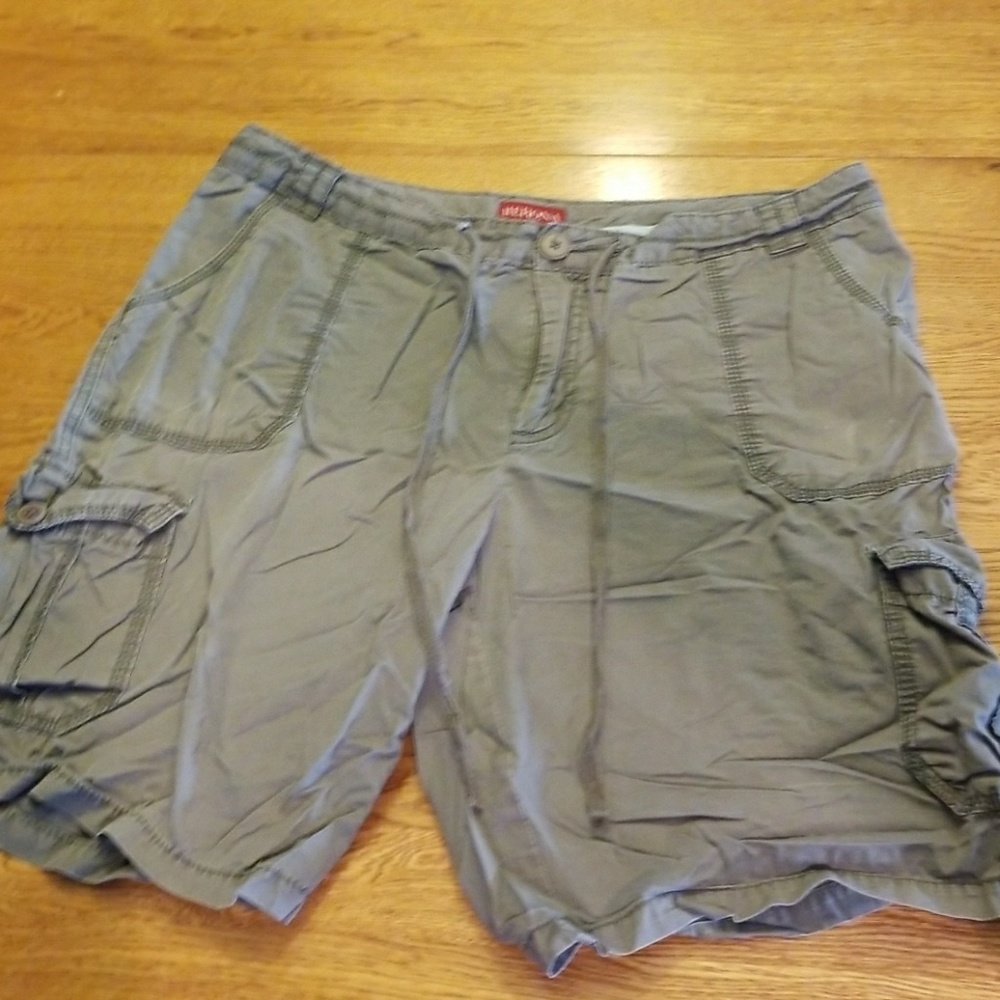Merona Cargo shorts size 16